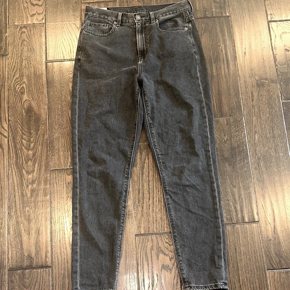 American Eagle Outfitters light black MOM High Rise Jeans size 2 regular